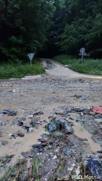 Včerajšnje močno neurje v Motniku (56)